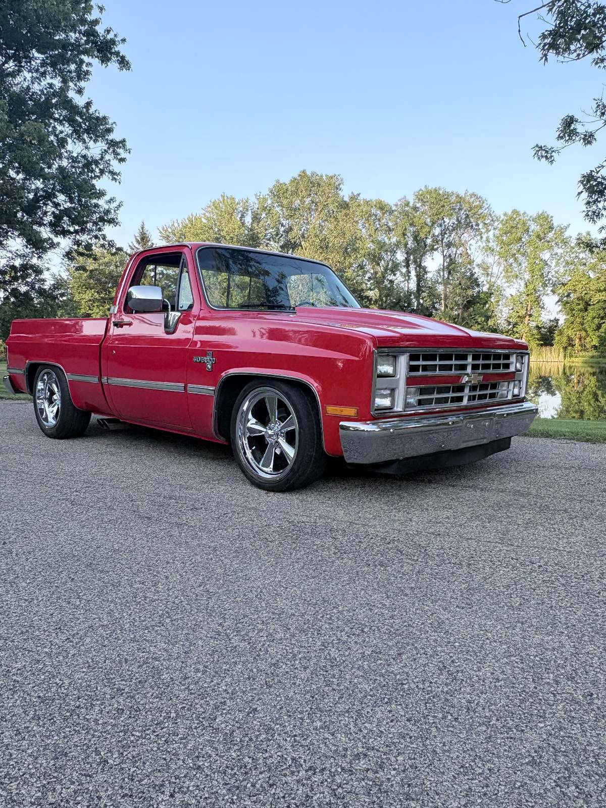 1986 Chevrolet C10 Silverado short bed pickup with 454 big block for sale at Gett Itt Motors, Newark Ohio